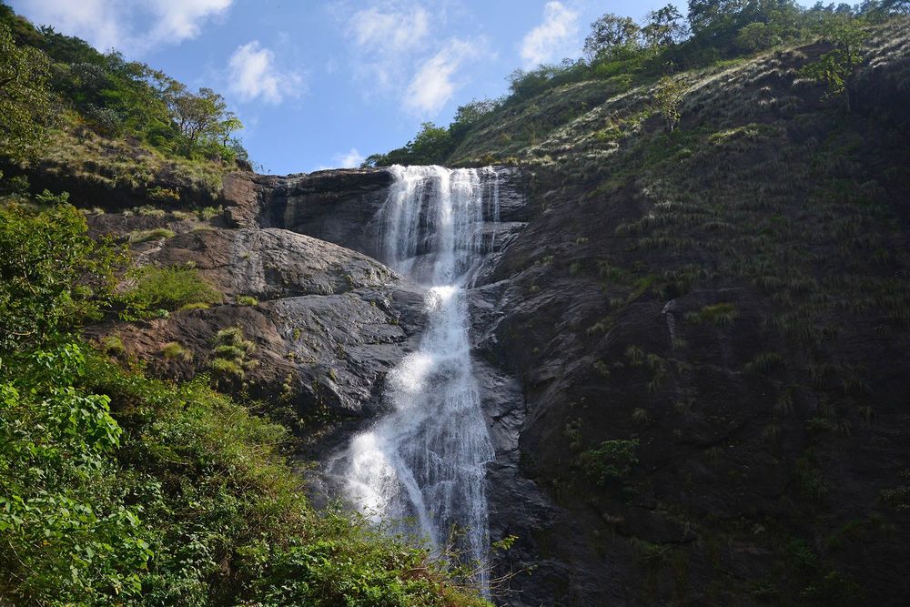 Palaruvi Waterfalls Located near Kollam, Kerala, India © Shutterstock