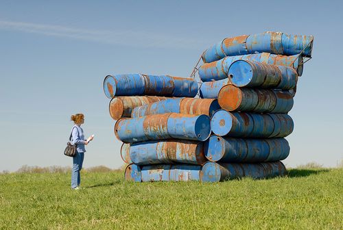 Barrels-Chair on hill in Latvia, Pedvale © Shutterstock