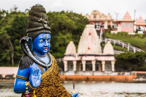 Shiva in a hindu temple (Grand Basin) in Mauritius © lr.s/Shutterstock